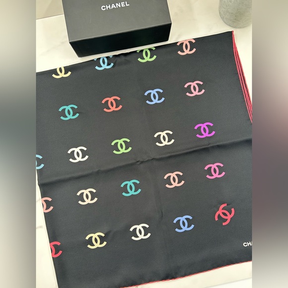 ❌SOLD❌🔥NEW! CHANEL•21C Multicolor Silk Scarf - Picture 2 of 6
